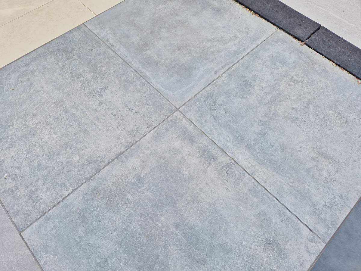 SQUARE FORMAT TILES