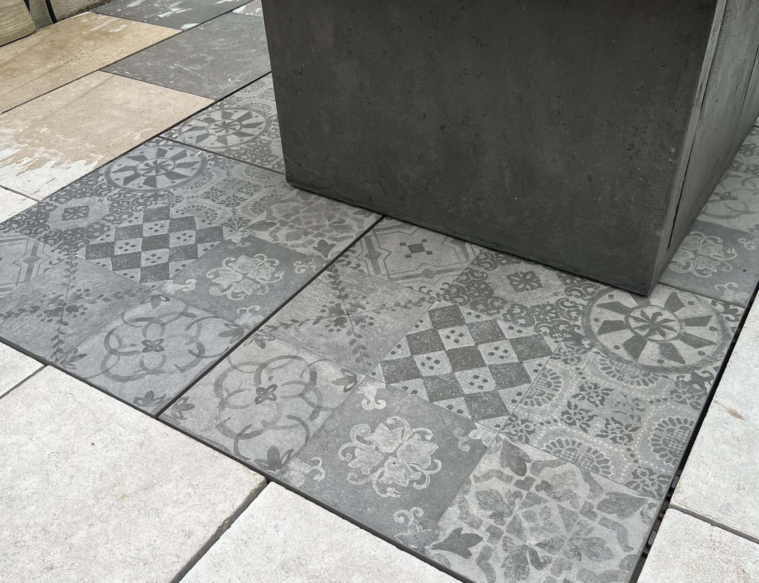 Chateaux Anthracite (Patterned)