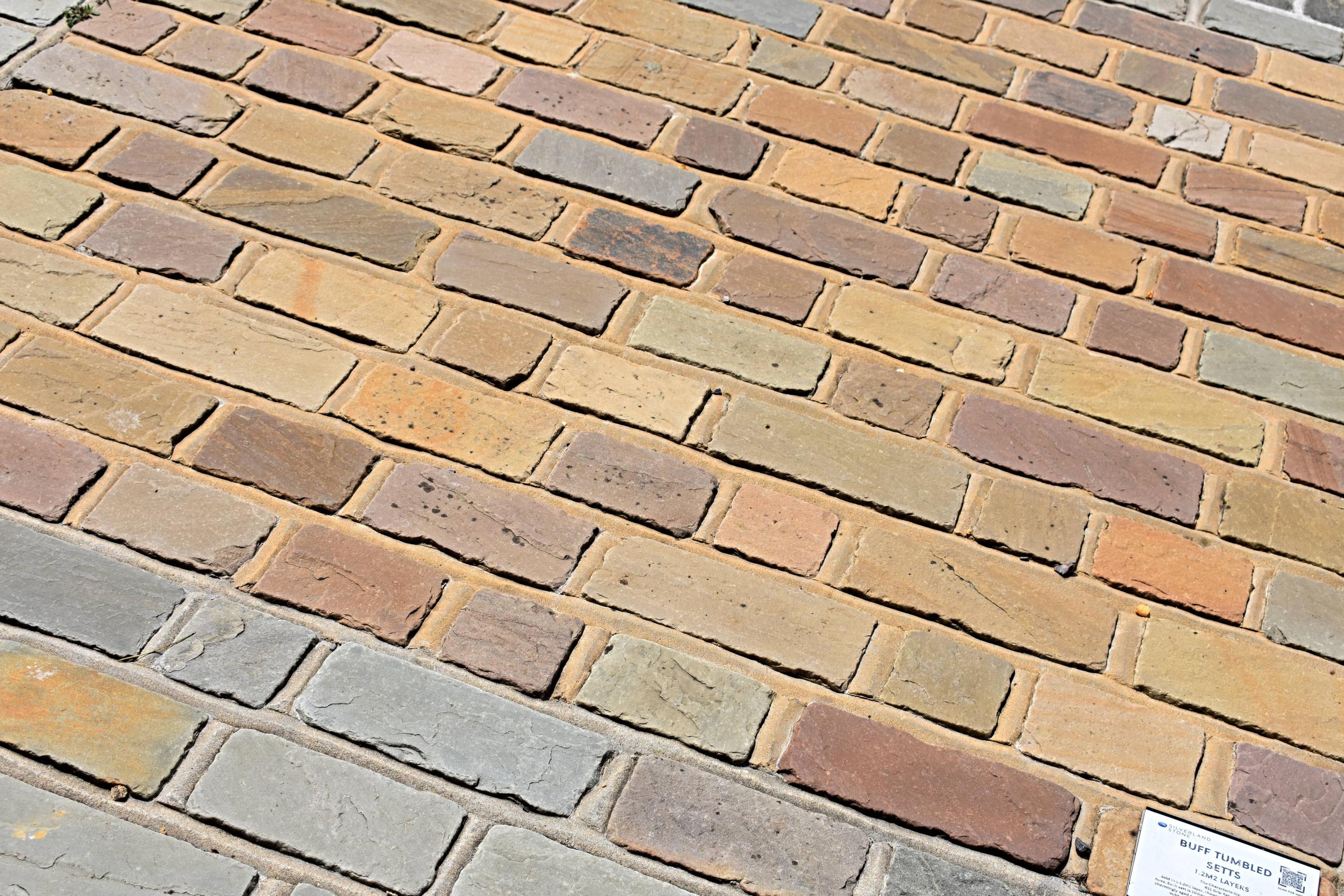 Buff Tumbled Setts Multi Sized 1.2m2 Layer