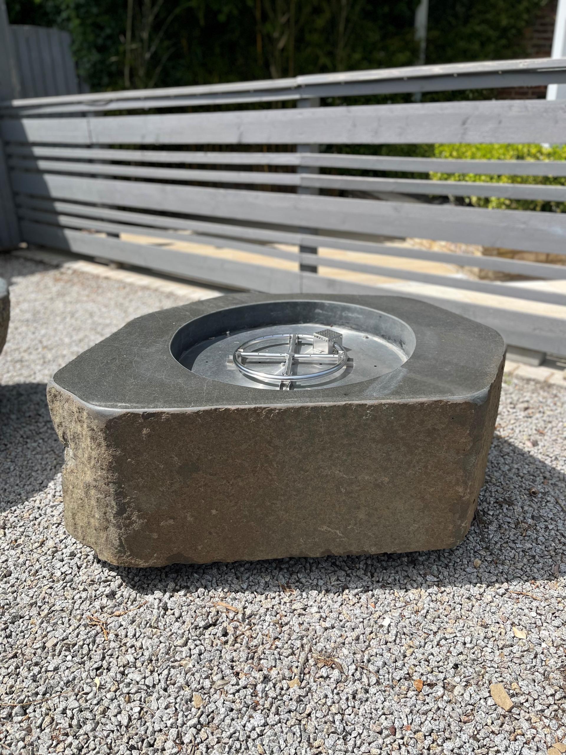 Bassalt Boulder Firepit