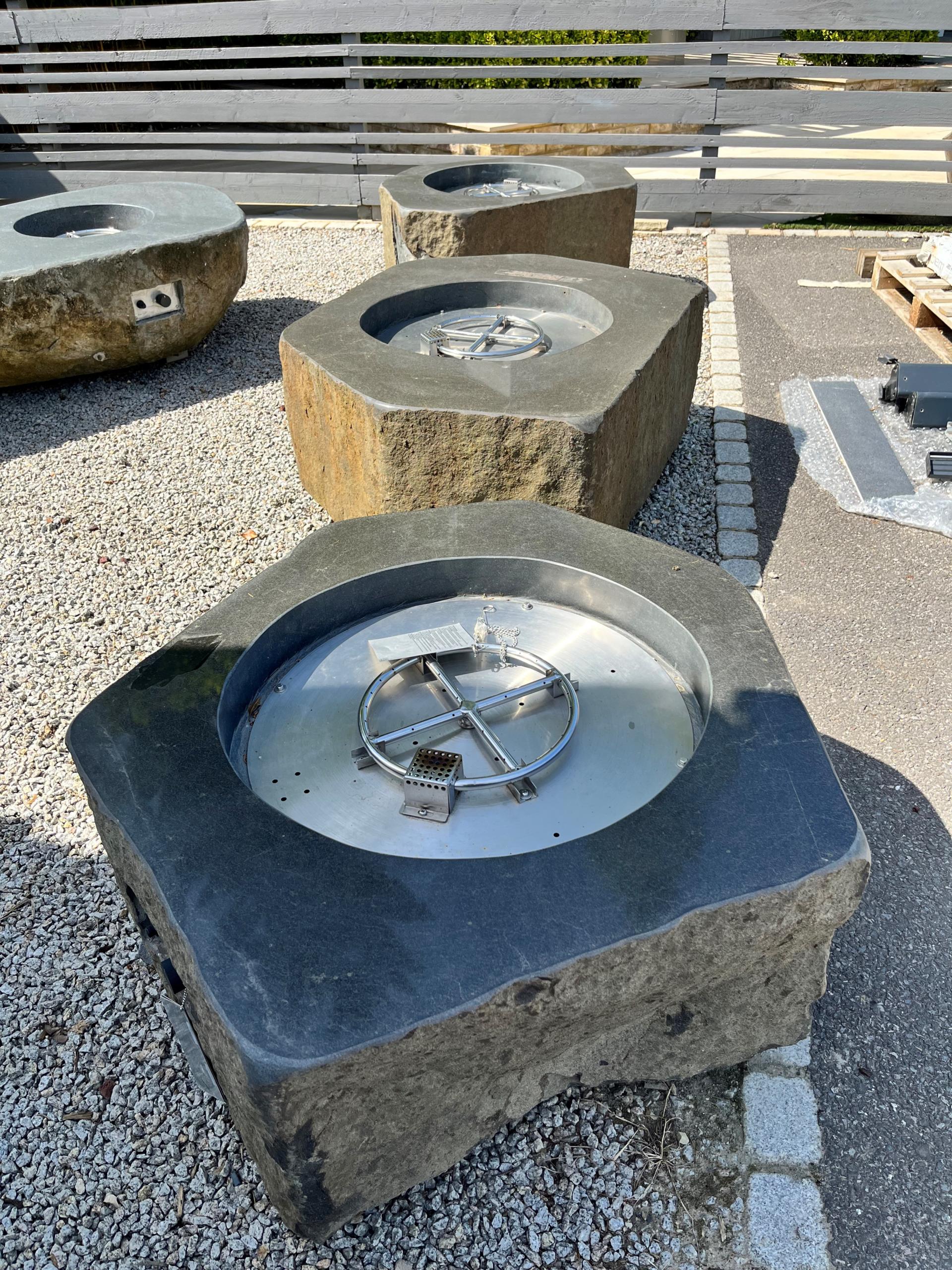 Bassalt Boulder Firepit