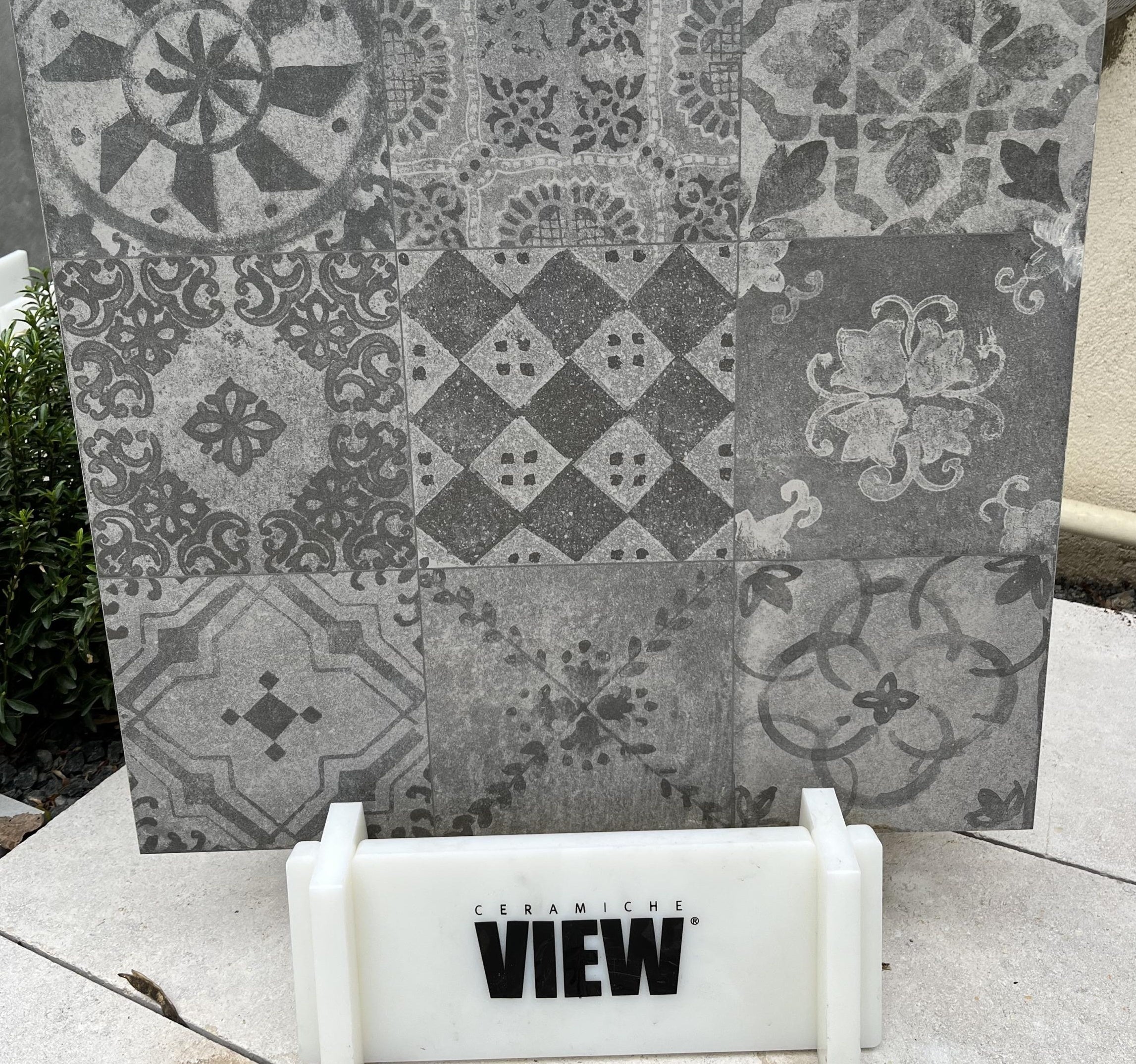 Chateaux Anthracite (Patterned)