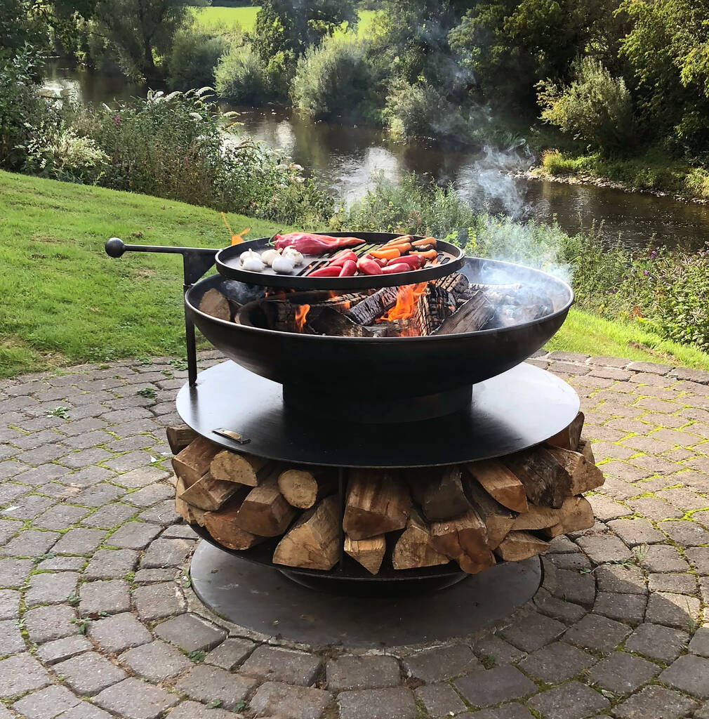Ring of Logs Firepit with BBQ Swing Arm